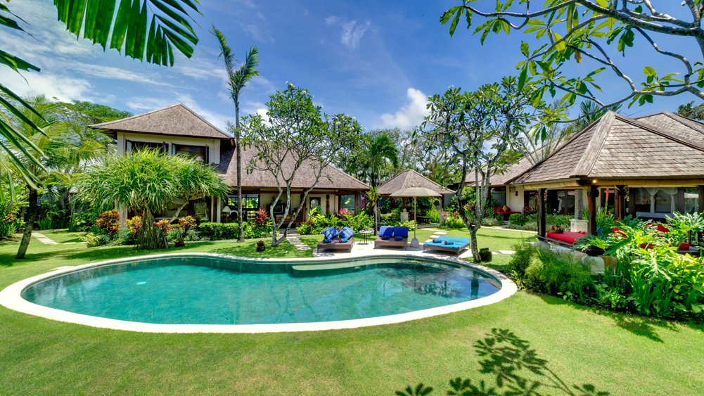 Villa Kakatua - Villa, pool and gardens